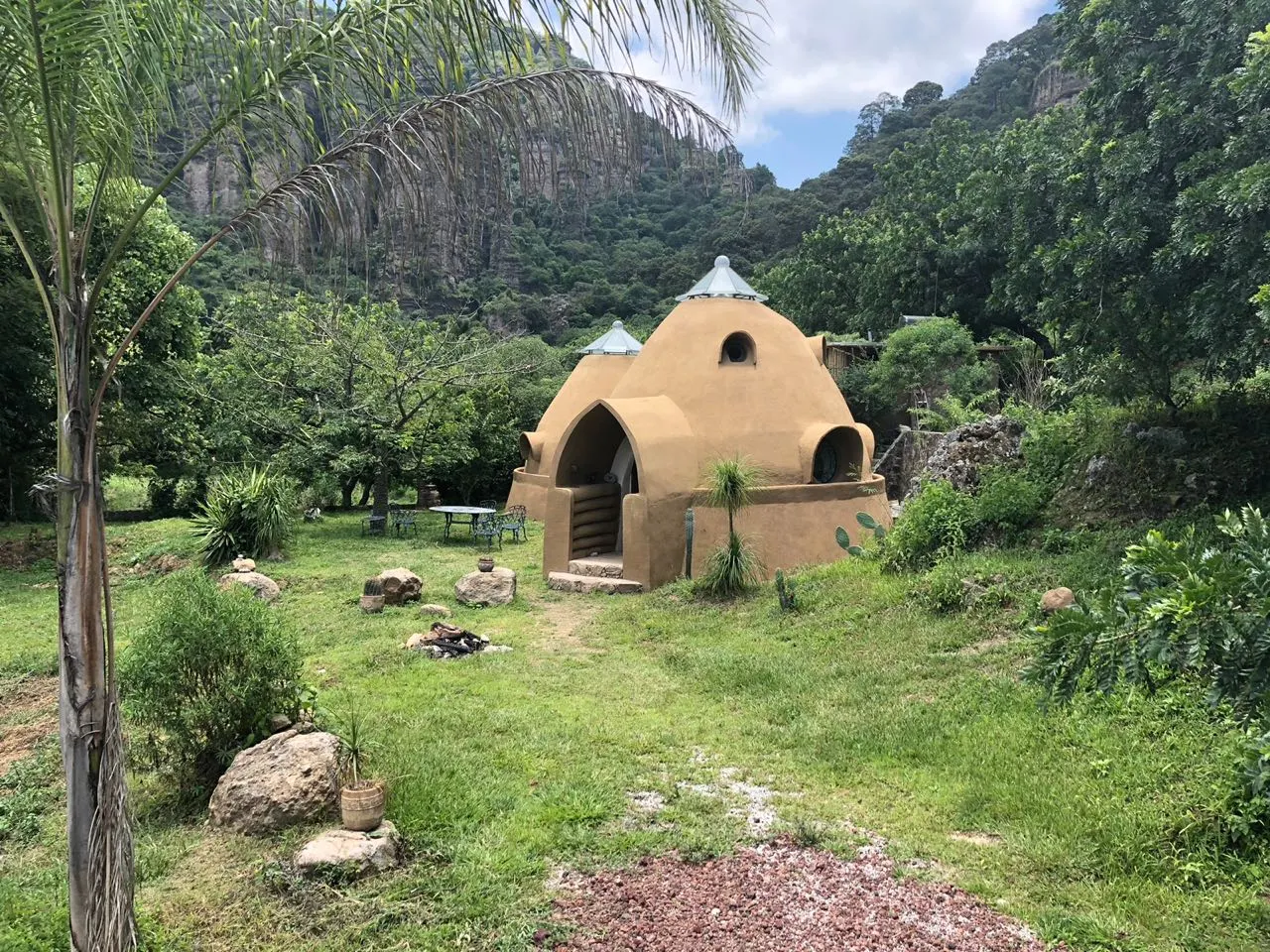 Domo de Superadobe terminándose